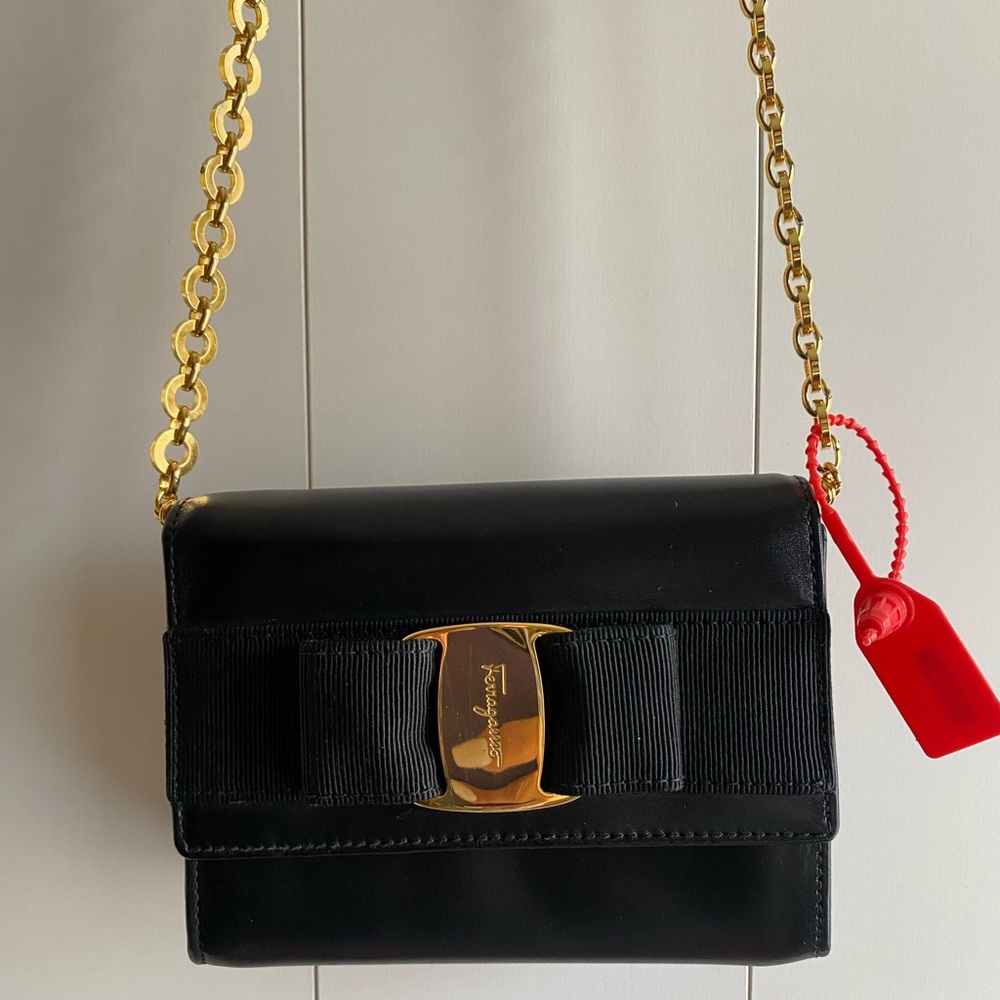 Salvatore Ferragamo BLACK LEATHER CROSSBODY BAG - Picture 8 of 16
